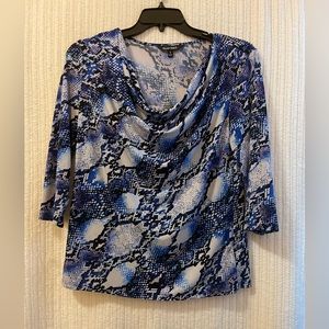 Ellen Tracy Women’s Scoop Neck Pullover Top Multi Color Blues Silky Feeling